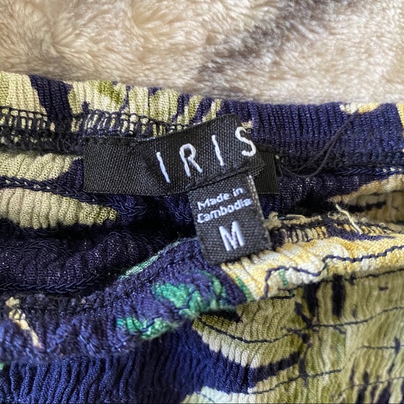 Hawaiian Cropped Ruffle Top - Picture 4 of 4